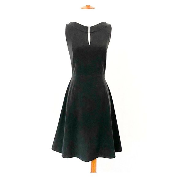 Tahari Dresses & Skirts - Tahari Keyhole Neck Fit & Flare Dress